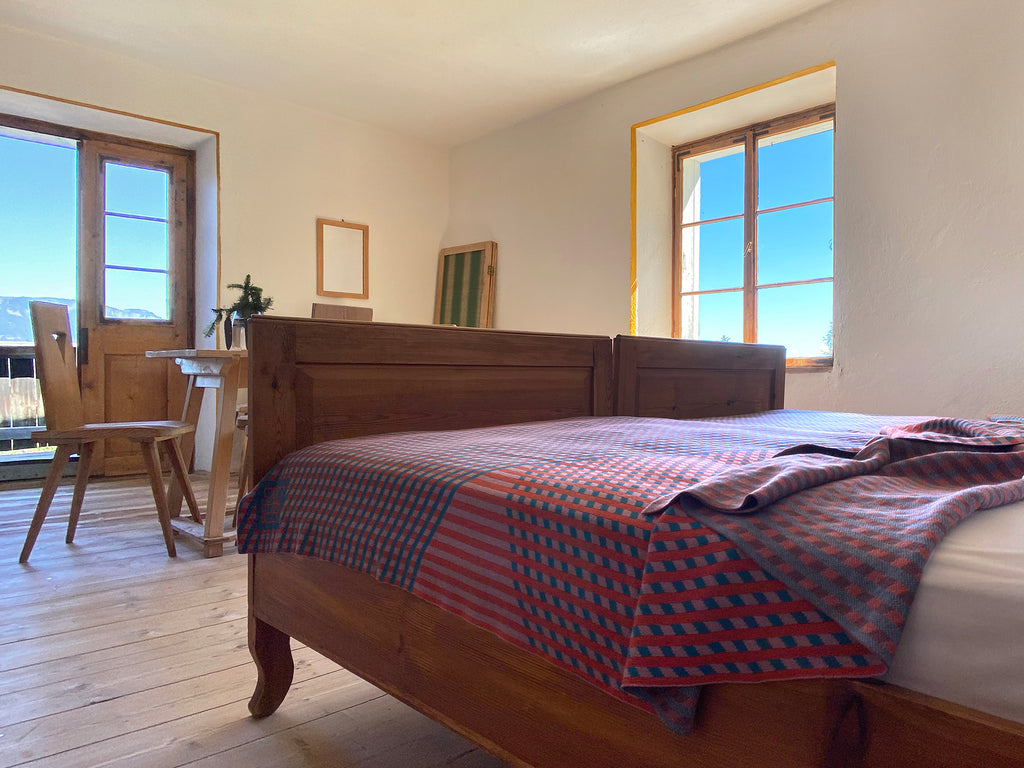 Swing blanket - Hotel Briol bedroom 1
