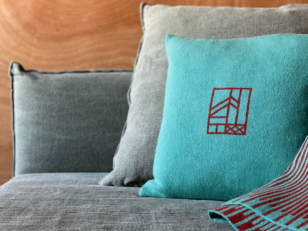 Moonrise cushion - logo Hütte