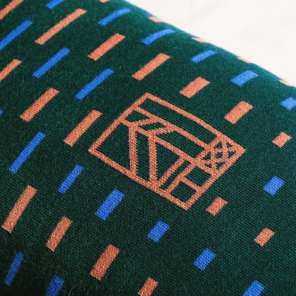 Nuance cushion - detail with Hütte logo