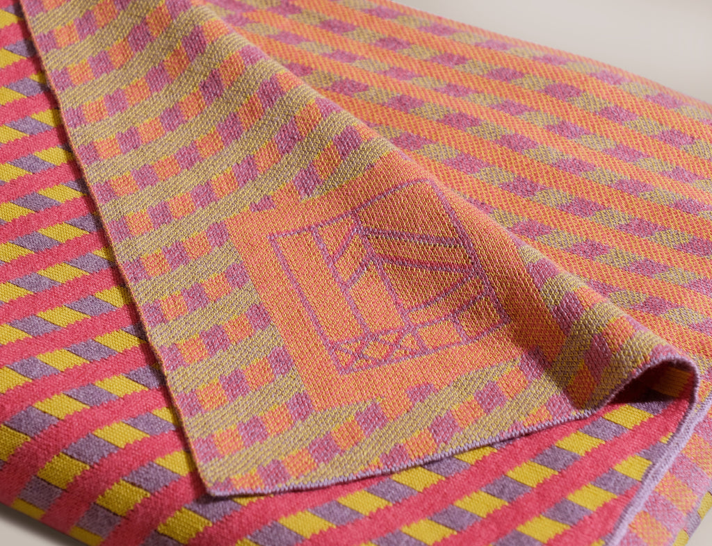 Swing blanket - detail - back side with Hütte logo